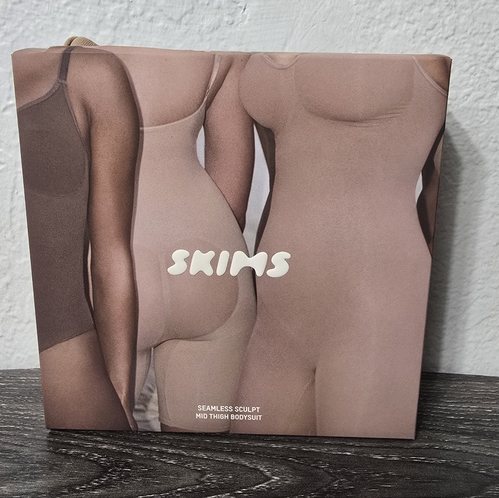 Skims Seamless Sculpt Mid Thigh Bodysuit